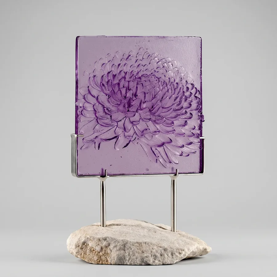 Plate XI from Compassion, a glass artwork by Trish Duggan