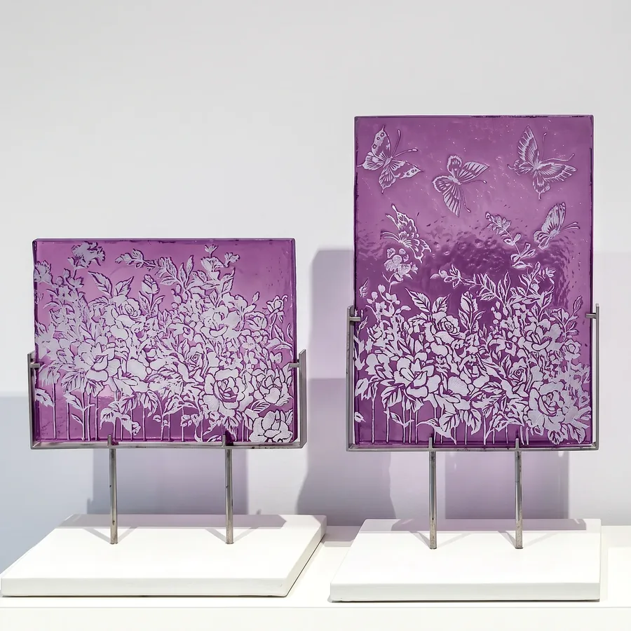 Plate IV from Compassion, a glass artwork by Trish Duggan