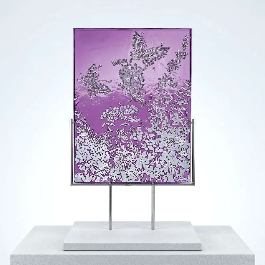 Plate V from Compassion, a glass artwork by Trish Duggan