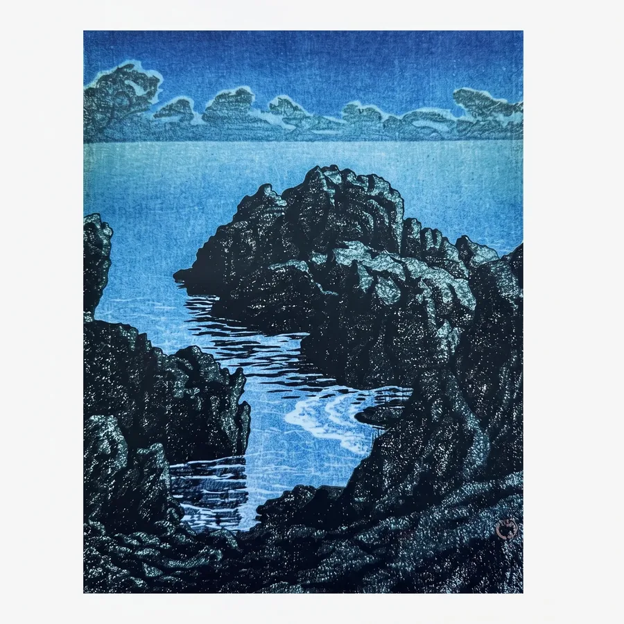 Plate V from Imagine the Beauty of Japan, a glass artwork by Trish Duggan