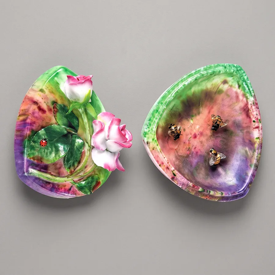 Plate XVI from Imagine the Beauty of Japan, a glass artwork by Trish Duggan